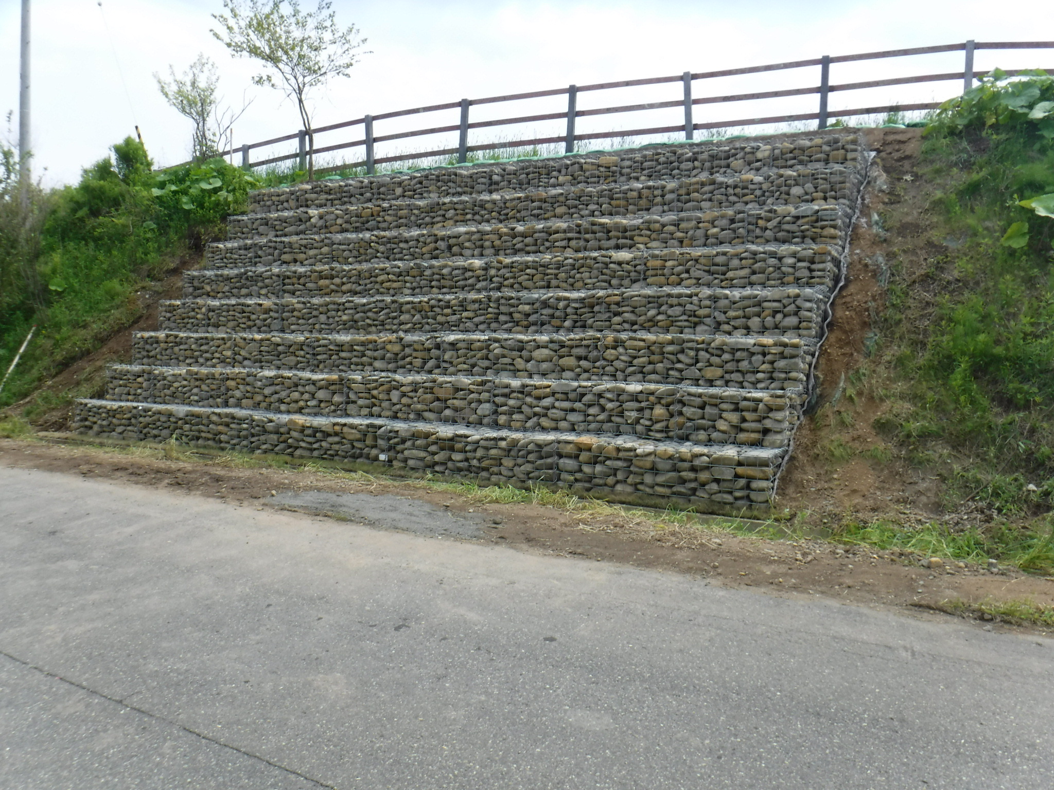 令和7年6月　幾千世庫富2号線　道路災害復旧工事